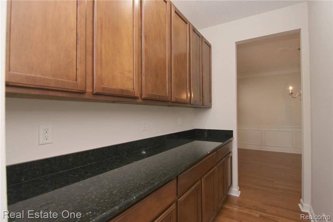 27474 Cromwell Road Novi, MI 48374 - Photo 19 of 49 jCromwell Butlers Pantry.jpg