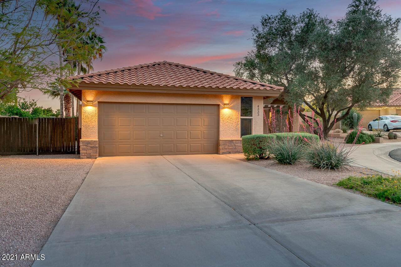 4333 East Boulder Ridge Phoenix, AZ 85044 - Photo 3 of 94 03-Boulder