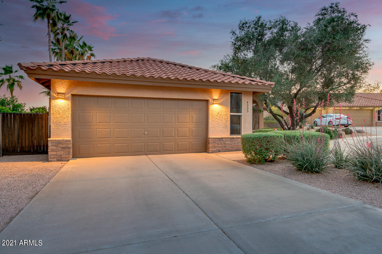 4333 East Boulder Ridge Phoenix, AZ 85044 - Photo 4 of 94 04-Boulder