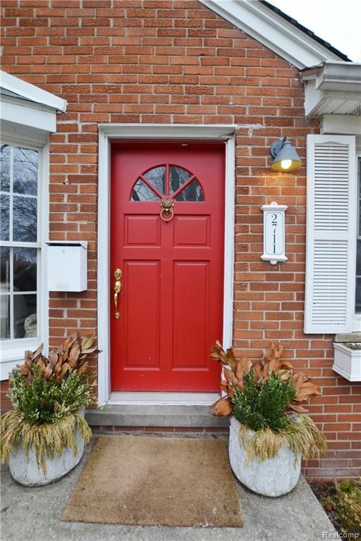 2711 Dorchester Road Birmingham, MI 48009 - Photo 2 of 23
