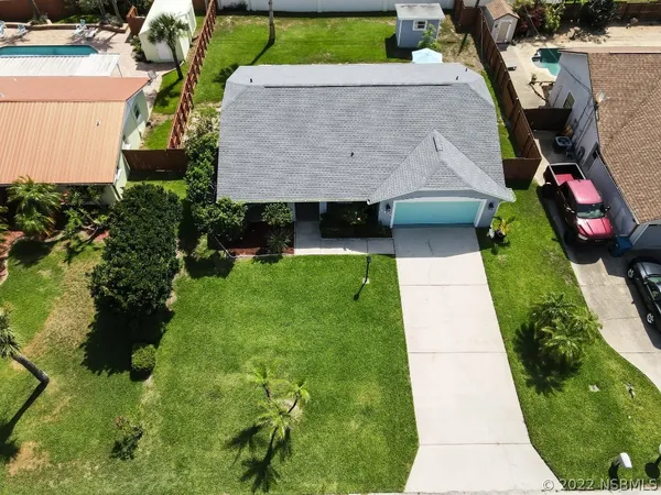 an aerial view of a house with yard swimming pool and outdoor seating