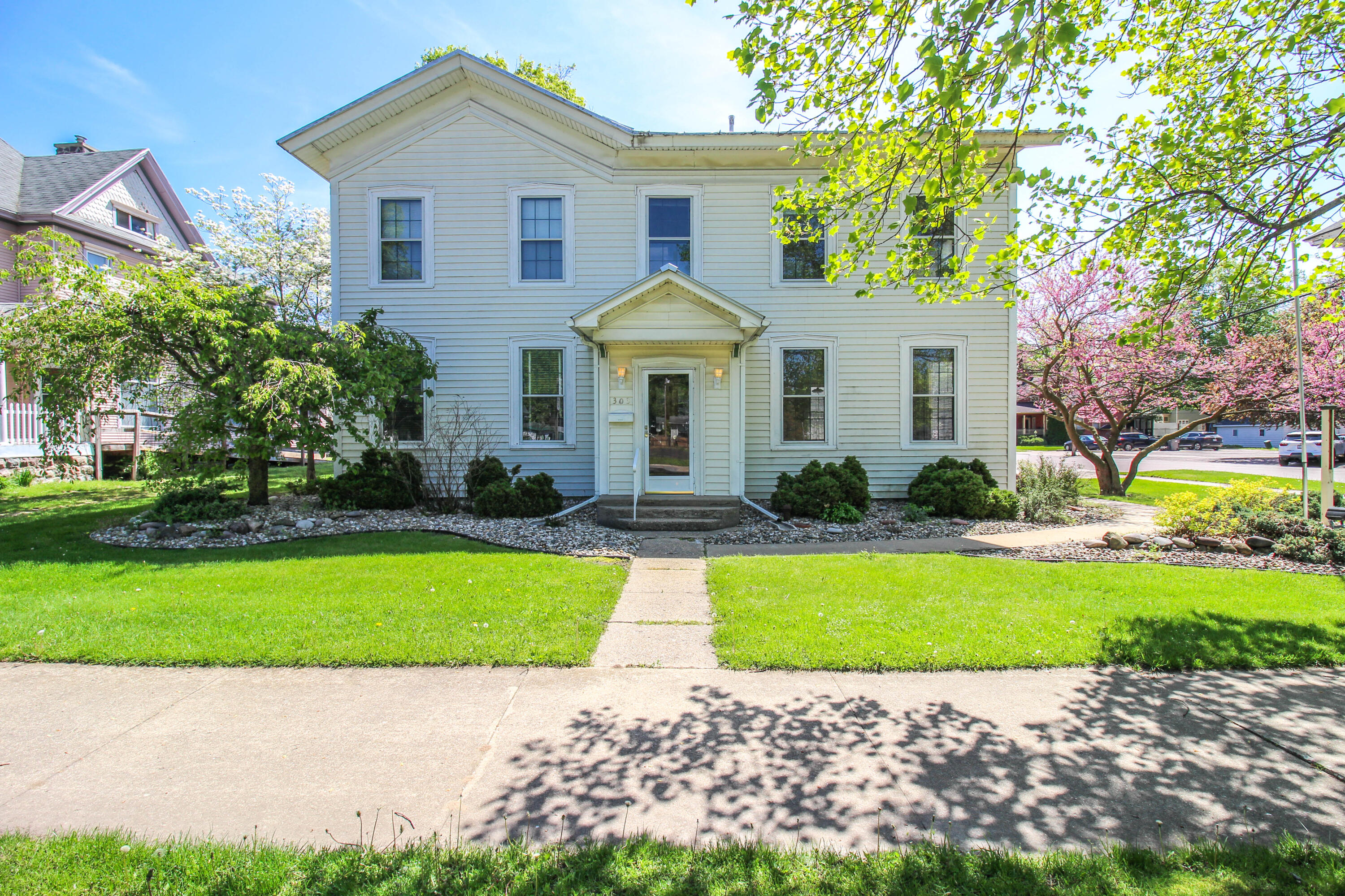 303 North Main Street Three Rivers, MI 49093 - Photo 2 of 21 Main-0034