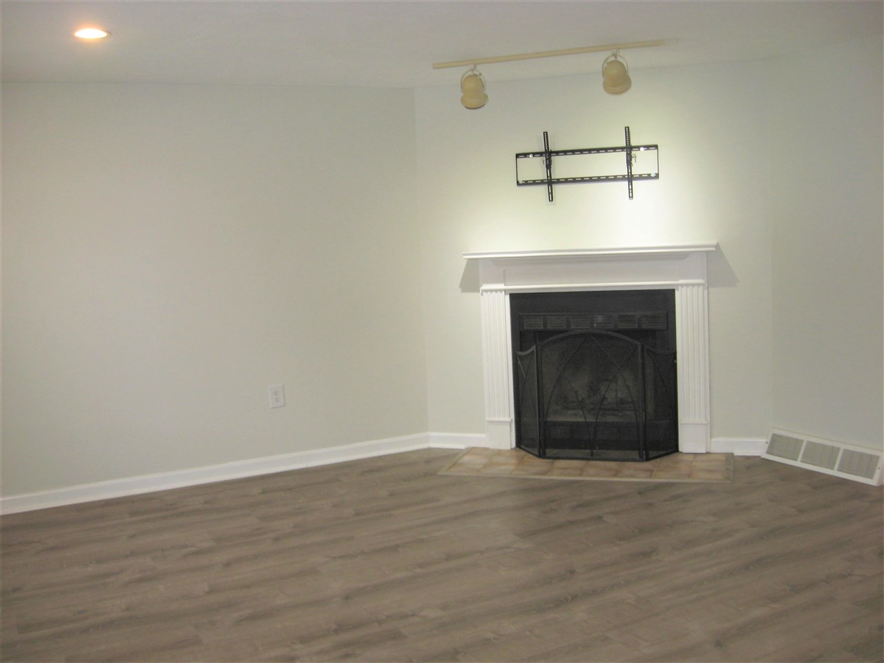 8 Plasic Road, Unit 8 Merrimack, NH 03054 - Photo 10 of 21