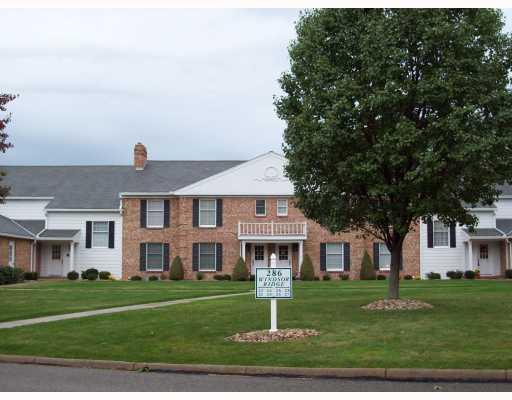 21 Windsor Ridge New Castle, PA 16105 - Photo 1 of 11 Exterior Front.