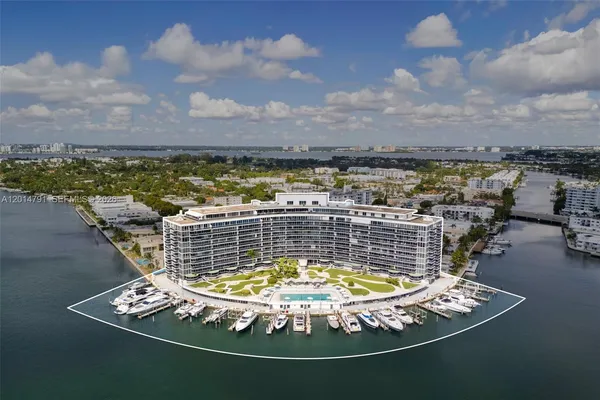 $2,850 | 900 Bay Drive, Unit 1005, Miami Beach, FL 33141