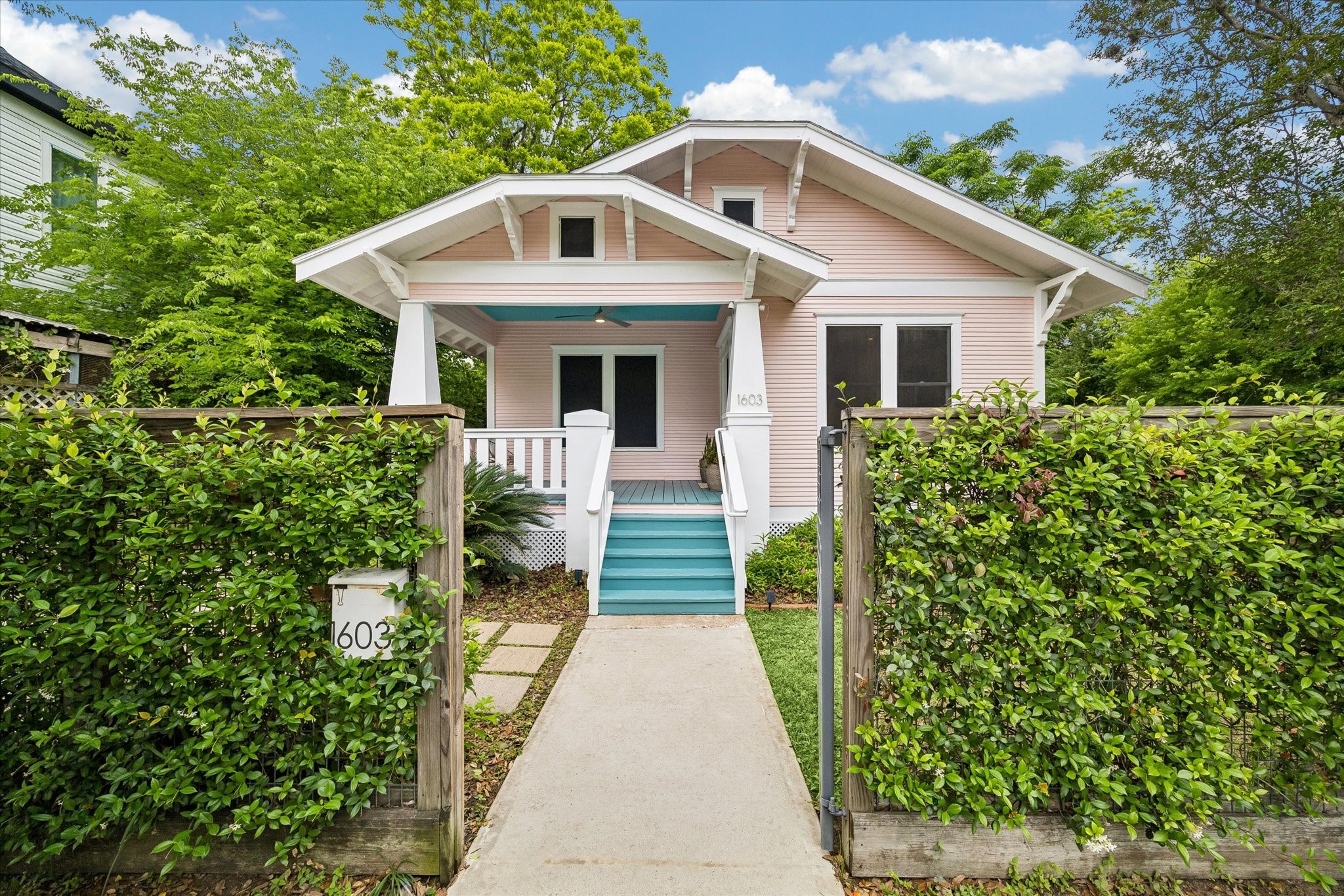 Welcome to 1603 Fulton! Isn't it adorable?