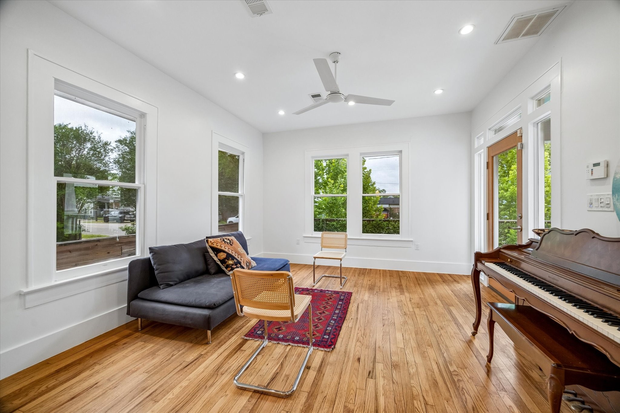 1603 Fulton Street Houston, TX 77009 - Photo 7 of 28 Plenty of space to accommodate much larger furniture.
