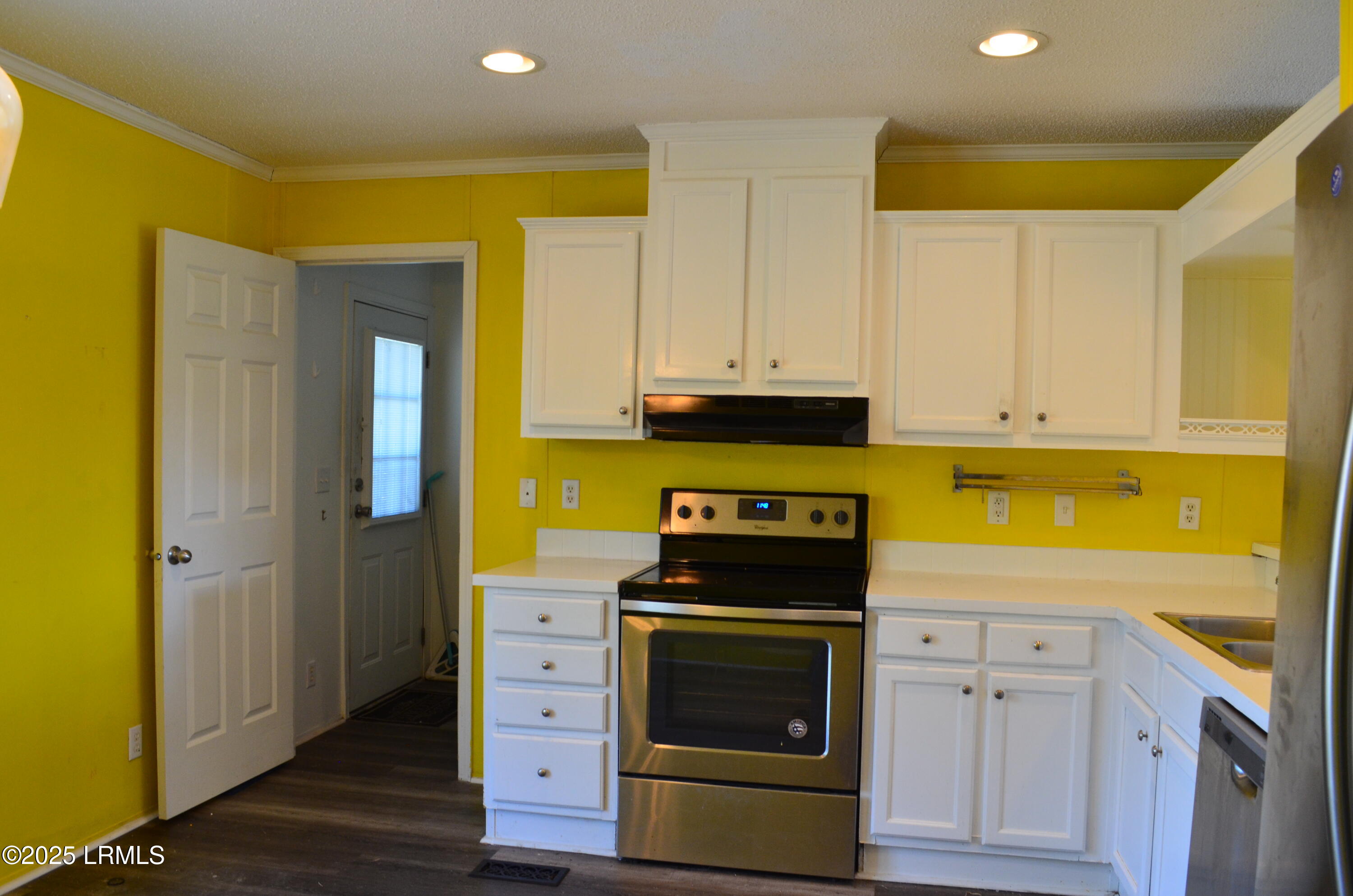 32 Gazebo Road St. Helena Island, SC 29920 - Photo 14 of 53 Kitchen to Launtry room