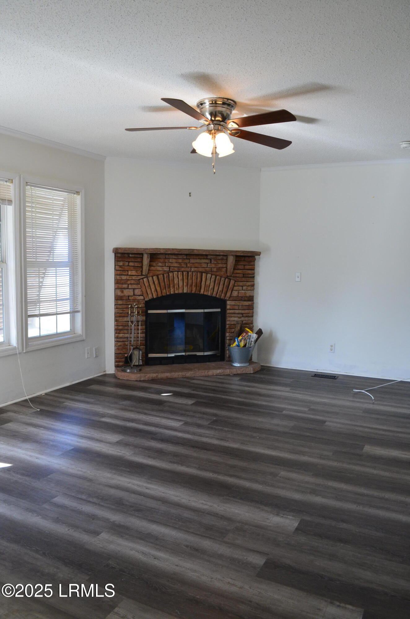 32 Gazebo Road St. Helena Island, SC 29920 - Photo 7 of 53 Livingroom 2