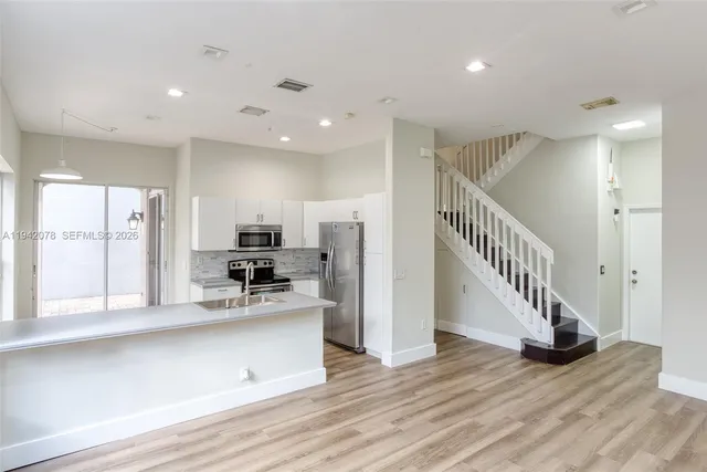 $3,900 | 3755 Southwest 50th Street, Hollywood, FL 33312