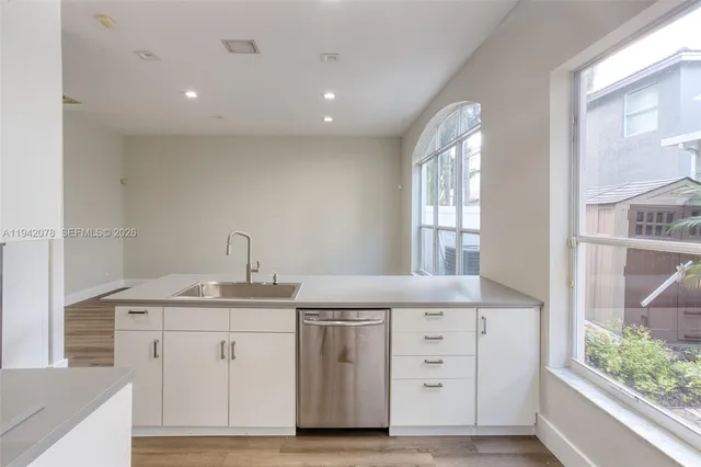 $3,900 | 3755 Southwest 50th Street, Hollywood, FL 33312