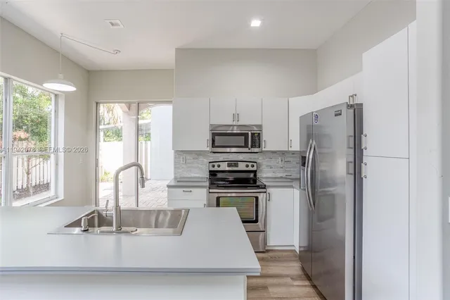 $3,900 | 3755 Southwest 50th Street, Hollywood, FL 33312