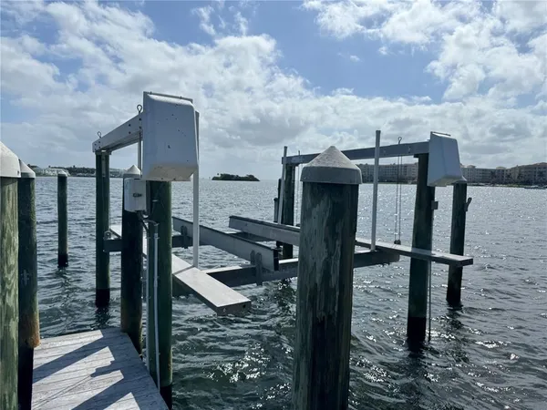 $4,500 | 24 Mangrove Point, St. Petersburg, FL 33705