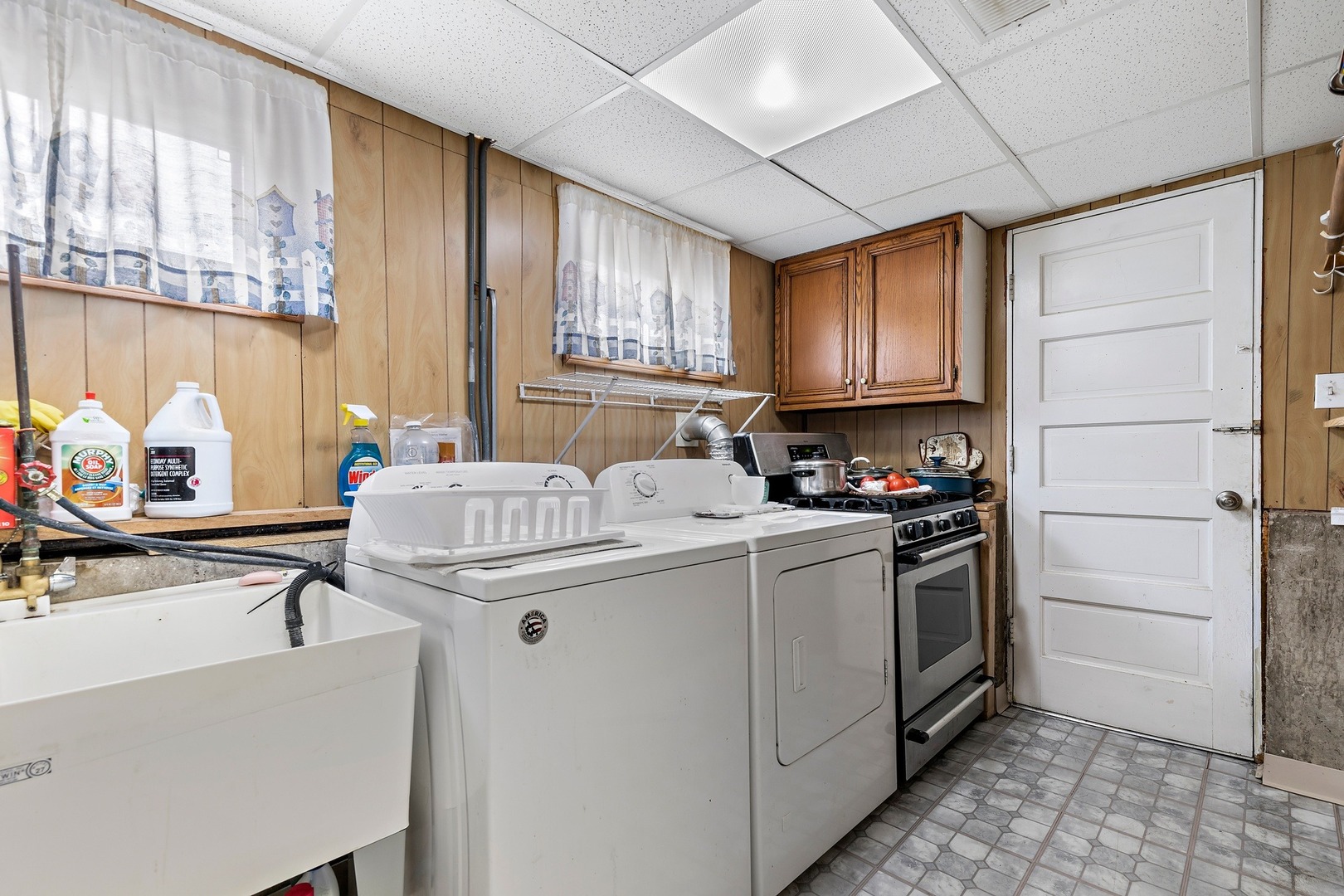 216 West Plainfield Road Countryside, IL 60525 - Photo 16 of 20 a kitchen with a sink stove and cabinets
