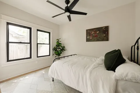 $850,000 | 1022 Key Street, Houston, TX 77009
