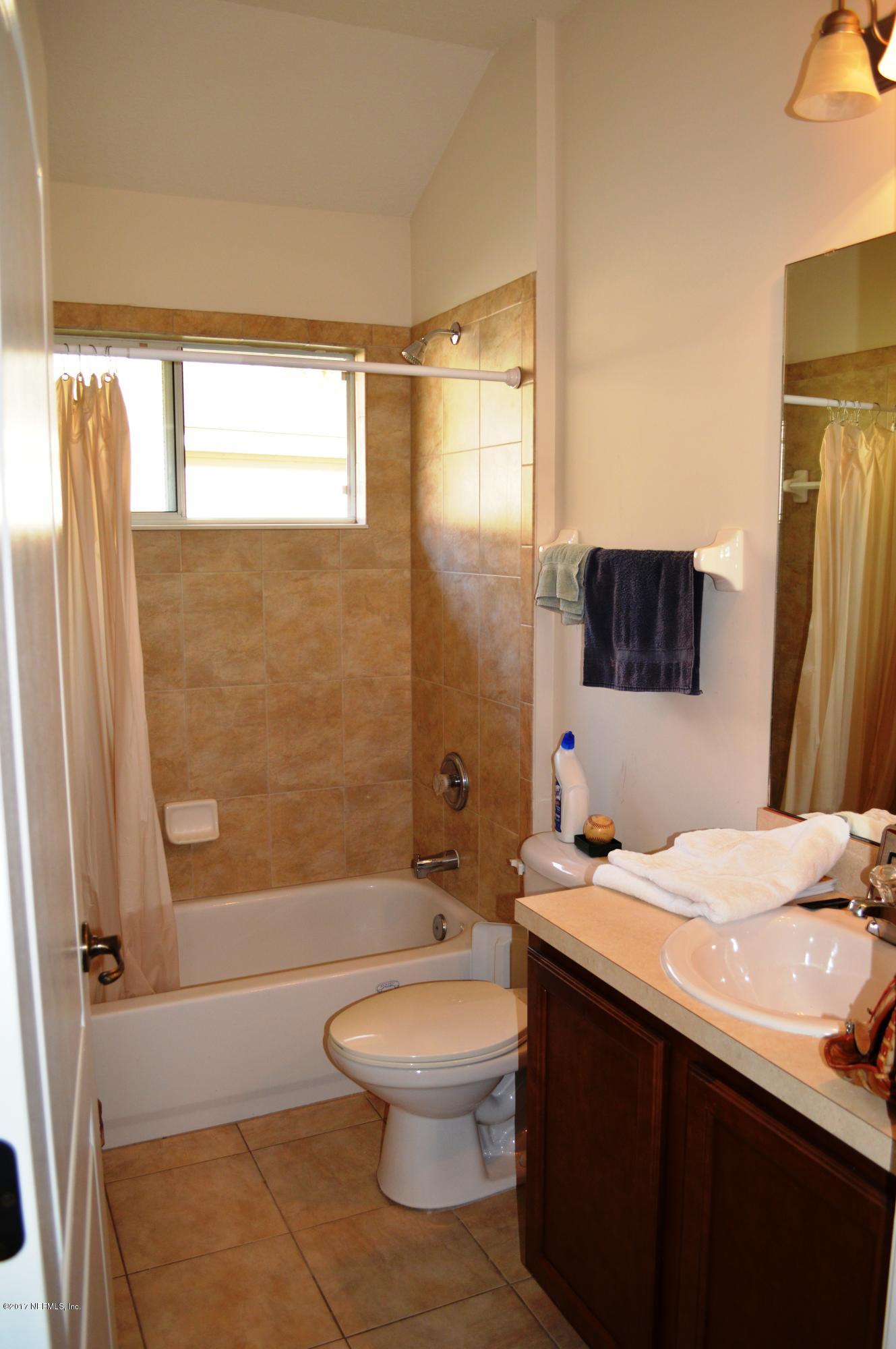 660 Reflection Cove Road Jacksonville, FL 32218 - Photo 15 of 19 Hall bath (1)