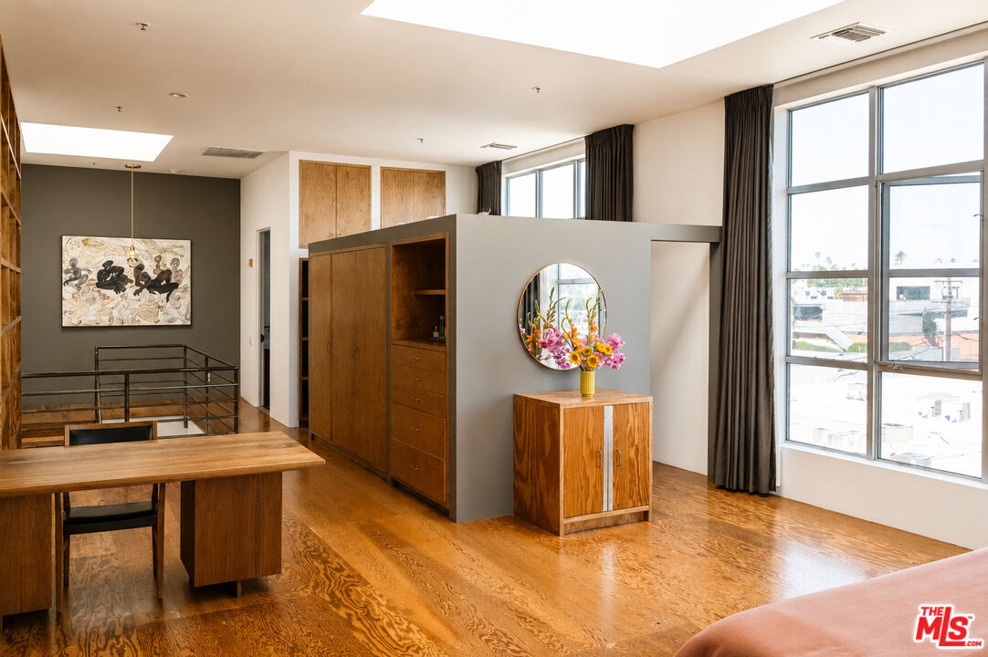 1643 12th Street, Unit 2 Santa Monica, CA 90404 - Photo 12 of 22 Gallery Image 12