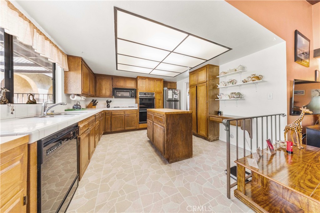4275 Thomas Court Simi Valley, CA 93063 - Photo 22 of 59 a large kitchen with stainless steel appliances granite countertop a sink and cabinets