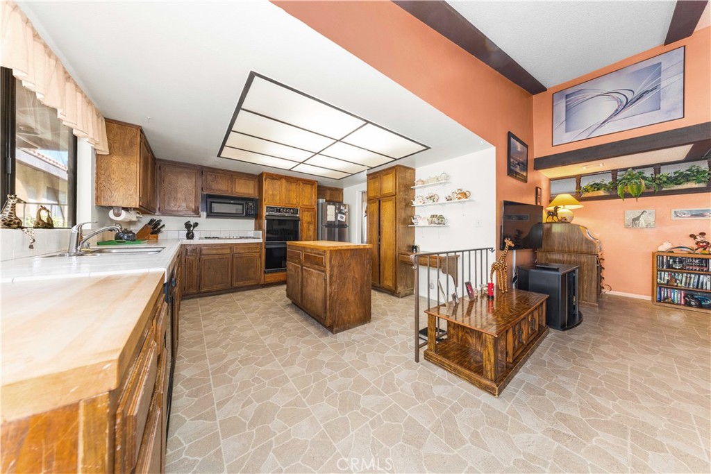4275 Thomas Court Simi Valley, CA 93063 - Photo 27 of 59 a living room with furniture and a flat screen tv