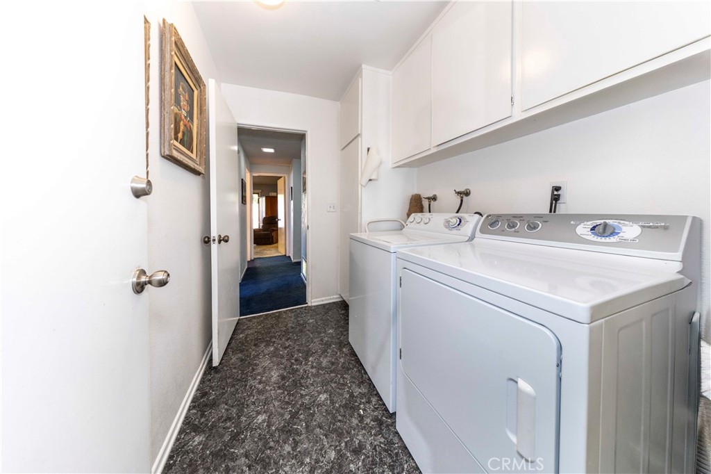 4275 Thomas Court Simi Valley, CA 93063 - Photo 41 of 59 a utility room with dryer and washer