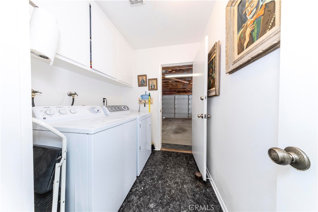 4275 Thomas Court Simi Valley, CA 93063 - Photo 42 of 59 a utility room with dryer and washer