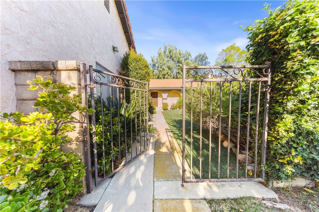 4275 Thomas Court Simi Valley, CA 93063 - Photo 48 of 59 a view of a potted plants next to a fountain