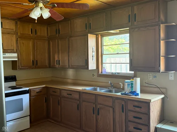 $200,900 | 1103 Fairfield Drive, Shelbyville, IN 46176