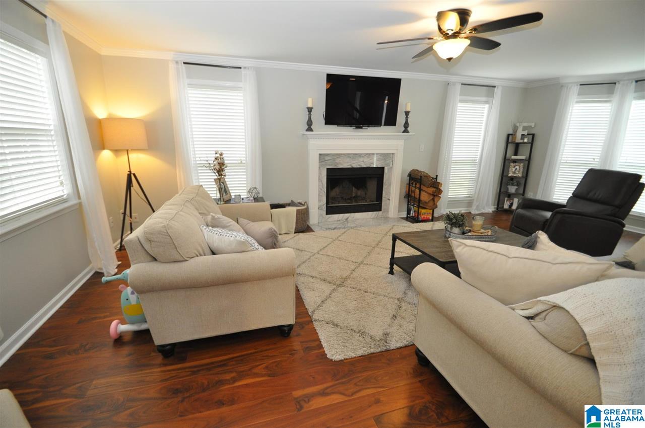 212 Forest Parkway Alabaster, AL 35007 - Photo 2 of 14