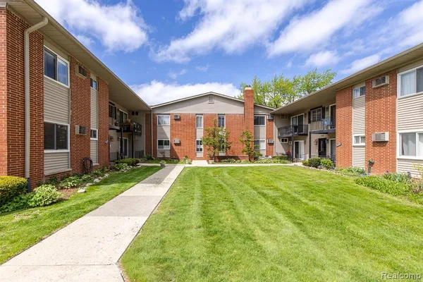 $1,800 | 4103 Benjamin Avenue, Royal Oak, MI 48073