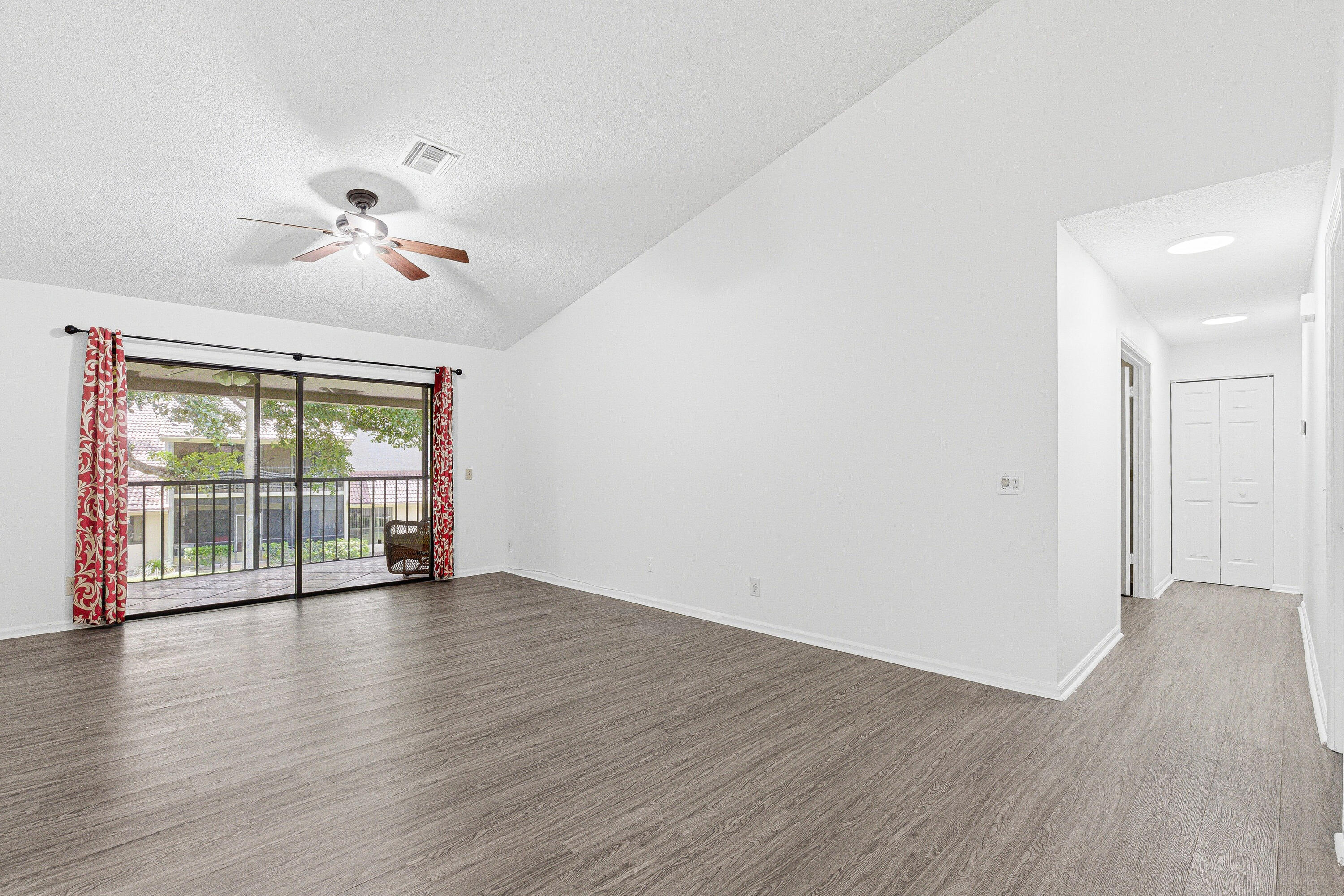 5530 Coach House Circle Boca Raton, FL 33486 - Photo 12 of 27 Livingroom-Hallway