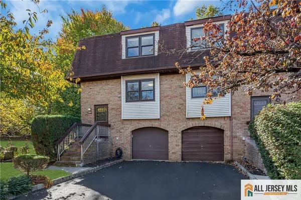 $489,999 | 2601 North Oaks Boulevard, North Brunswick, NJ 08902