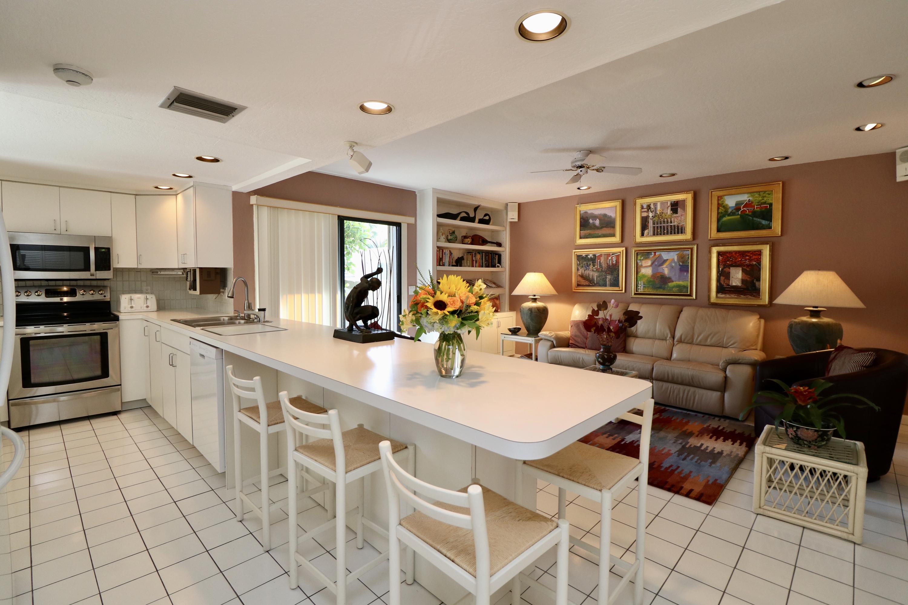 105 Albacore Lane Jupiter, FL 33477 - Photo 21 of 58 Kitchen/Family Combo