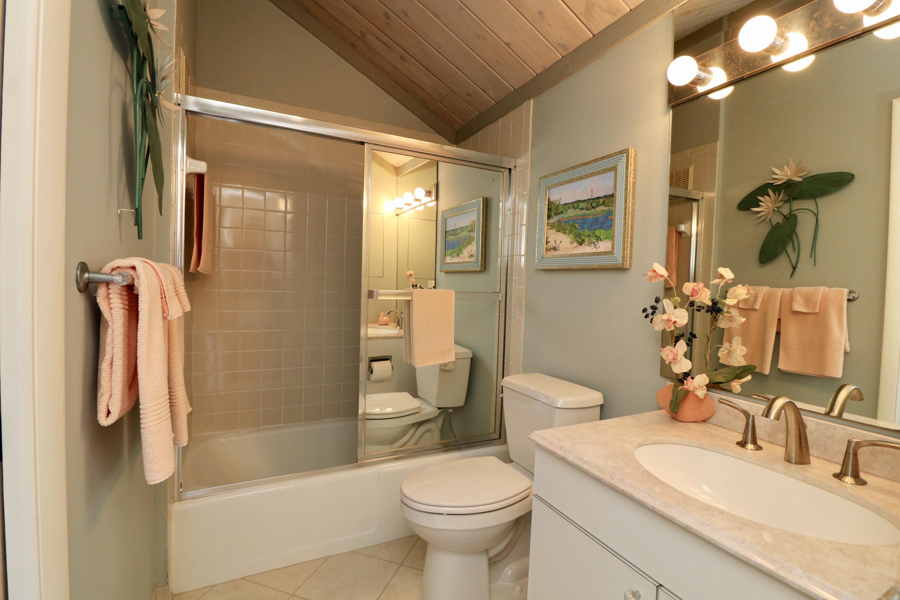 105 Albacore Lane Jupiter, FL 33477 - Photo 39 of 58 Bathroom 2