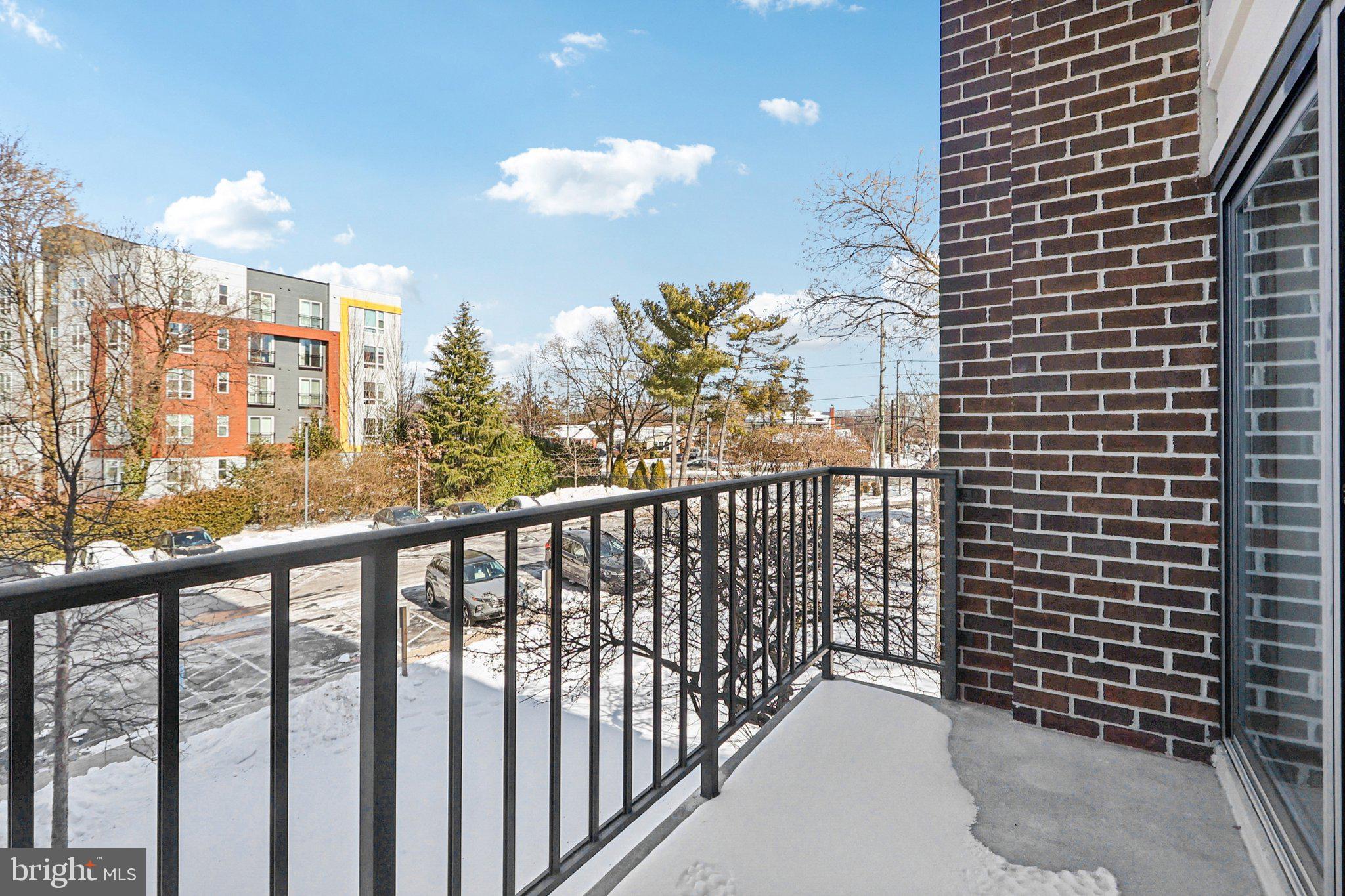 9900 Georgia Avenue, Unit 27217 Silver Spring, MD 20902 - Photo 41 of 48 Balcony with area for seating