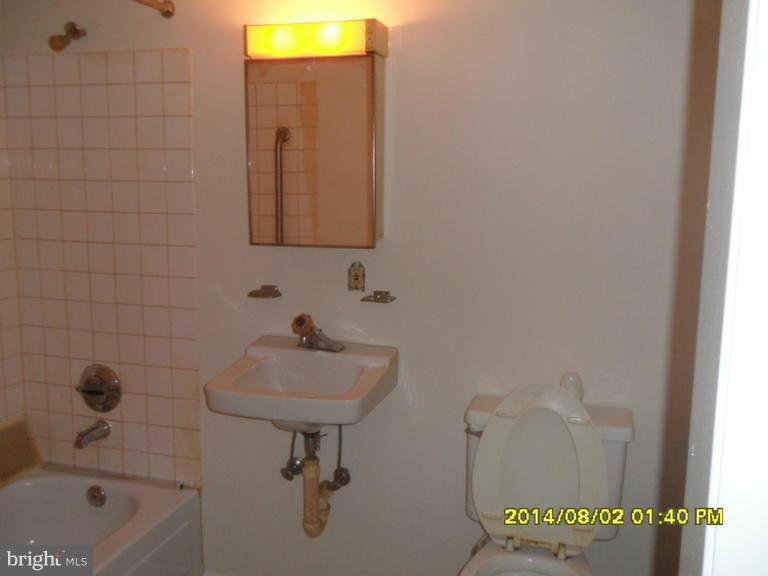 1000 Spring Gate Road, Unit 1A Baltimore, MD 21228 - Photo 6 of 12 Bath