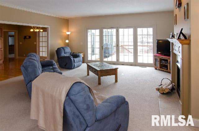 2617 Canterbury Road Muscatine, IA 52761 - Photo 2 of 10 Gallery Image 2