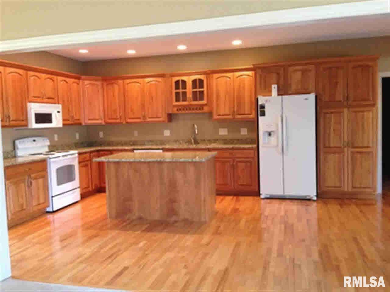 2617 Canterbury Road Muscatine, IA 52761 - Photo 3 of 10 Gallery Image 3