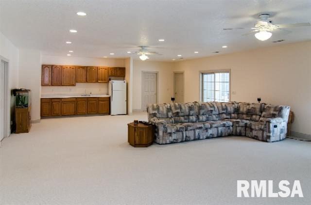 2617 Canterbury Road Muscatine, IA 52761 - Photo 8 of 10 Gallery Image 8