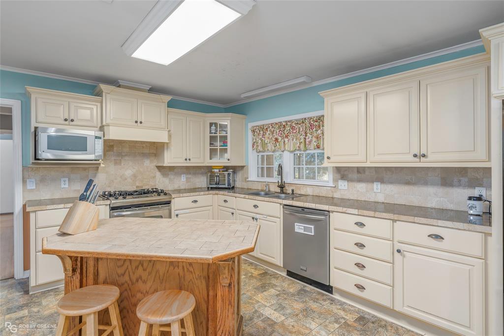 803 Drew Lane Minden, LA 71055 - Photo 8 of 33 a kitchen with granite countertop white cabinets and white appliances