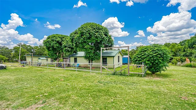 a view of a house with a backyard