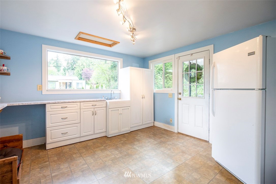 4313 Kelly Road Bremerton, WA 98312 - Photo 3 of 25 Gallery Image 3