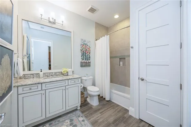 $985,000 | 5672 Highbourne Drive, Naples, FL 34113