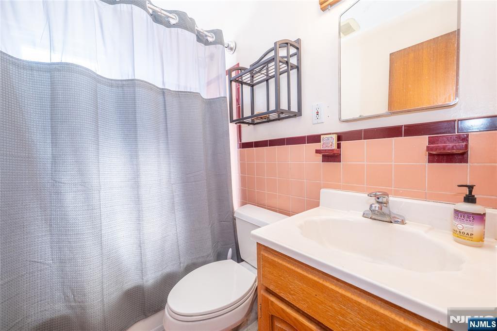 492 North Avenue Wood-Ridge, NJ 07075 - Photo 18 of 31