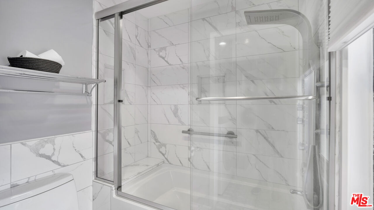 8601 Falmouth Avenue, Unit 224 Playa del Rey, CA 90293 - Photo 27 of 41 a bathroom with a bathtub