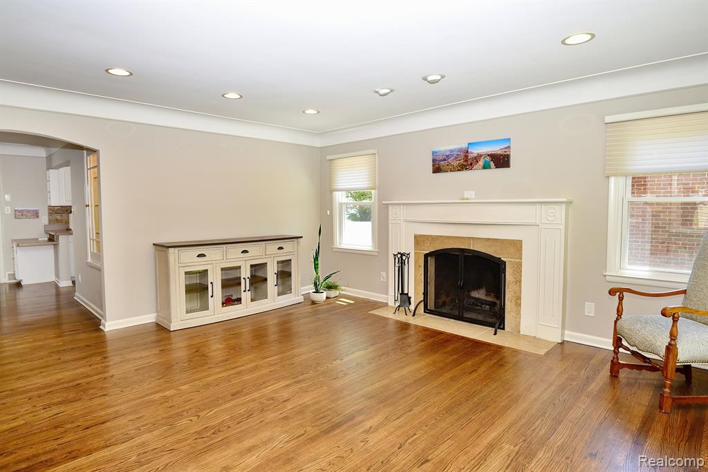 4196 Wakefield Road Berkley, MI 48072 - Photo 5 of 39