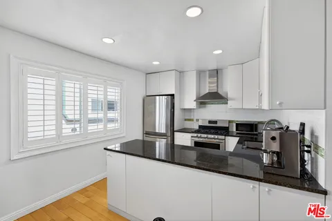 $730,000 | 2444 4th Street, Unit 4, Santa Monica, CA 90405