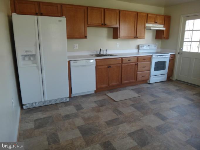 1802 Thomas Road Fort Washington, MD 20744 - Photo 2 of 22 Kitchen