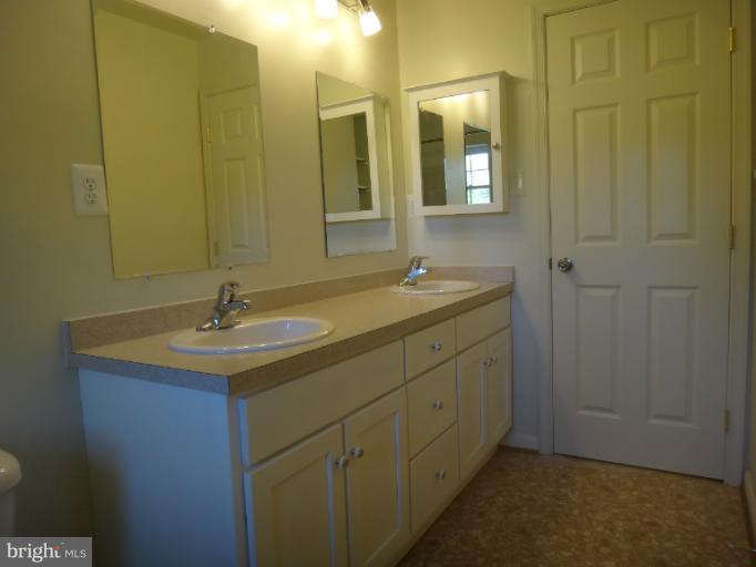 1802 Thomas Road Fort Washington, MD 20744 - Photo 12 of 22 Bath
