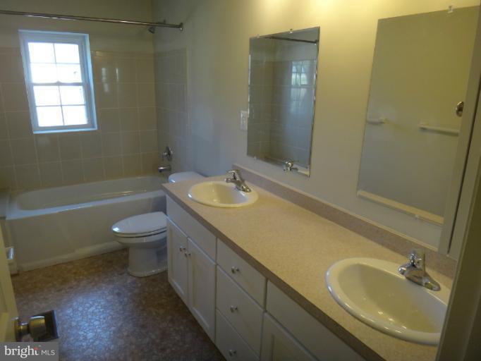 1802 Thomas Road Fort Washington, MD 20744 - Photo 8 of 22 Bath