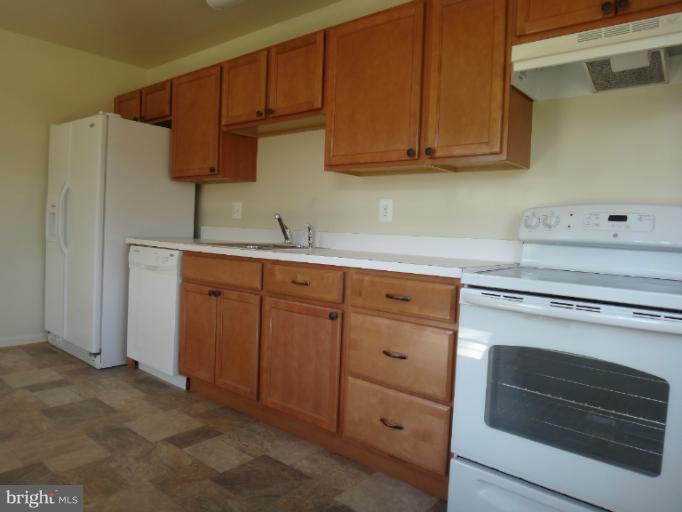 1802 Thomas Road Fort Washington, MD 20744 - Photo 10 of 22 Kitchen